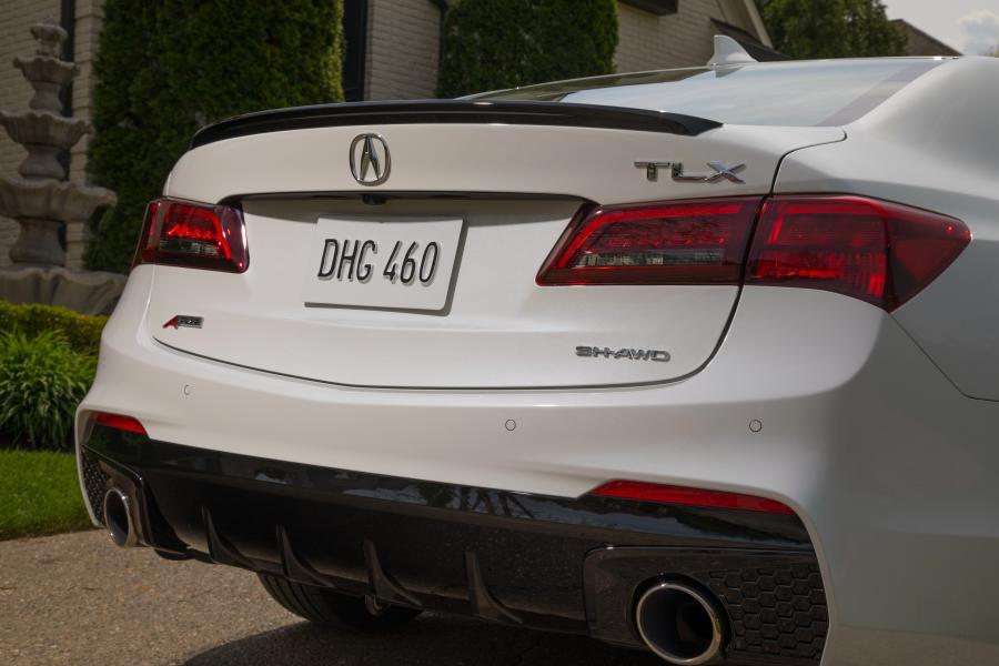 Детали экстерьера Acura TLX A-Spec 2017 года  (фото 12 из 69)
